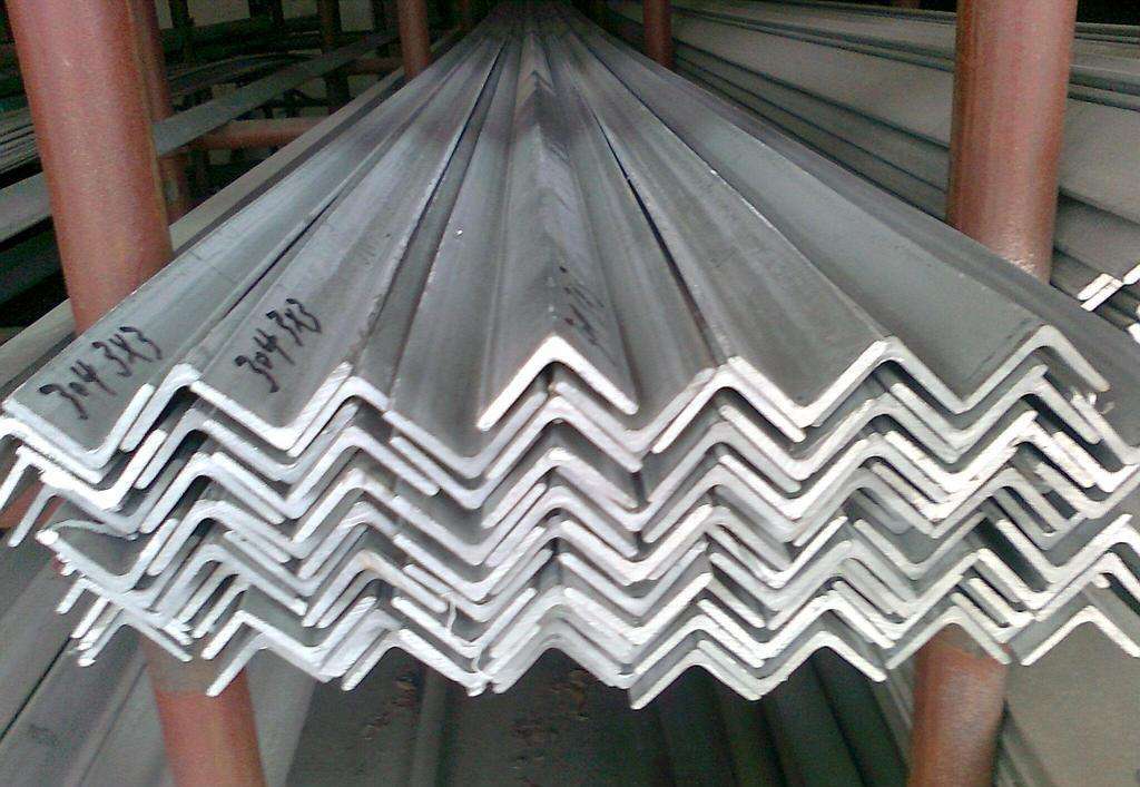 贵阳角钢大量现货 低价走量